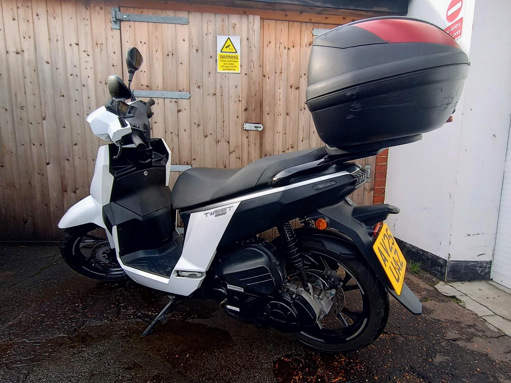 Peugeot Tweet 125 125 Scooter Petrol CVT Euro 5 (11 ps)