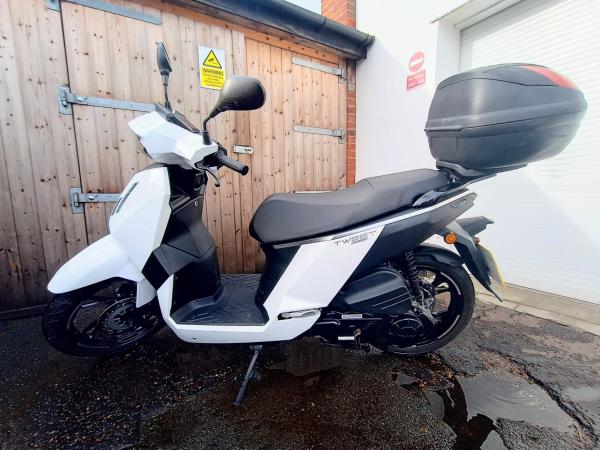 Peugeot Tweet 125 125 Scooter Petrol CVT Euro 5 (11 ps)