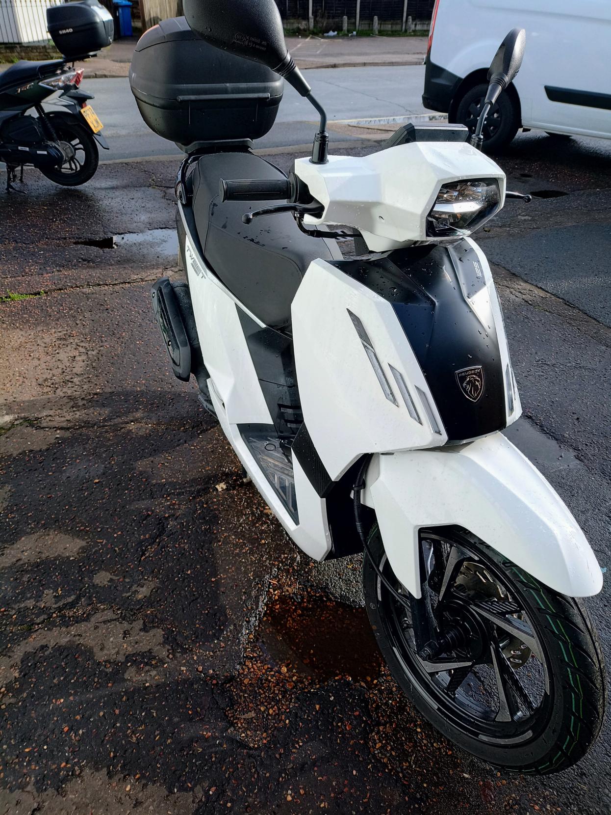 Peugeot Tweet 125 125 Scooter Petrol CVT Euro 5 (11 ps)