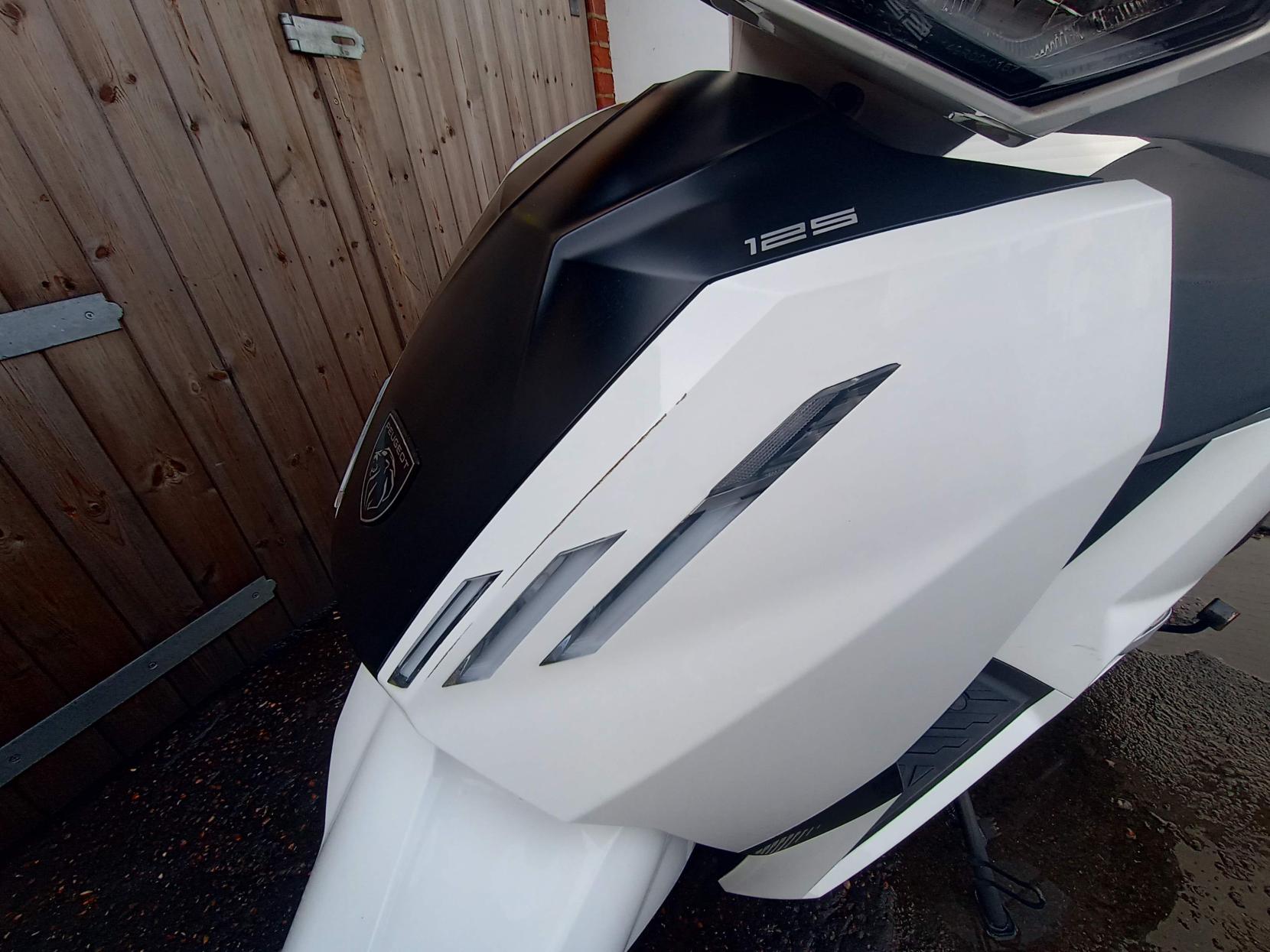 Peugeot Tweet 125 125 Scooter Petrol CVT Euro 5 (11 ps)