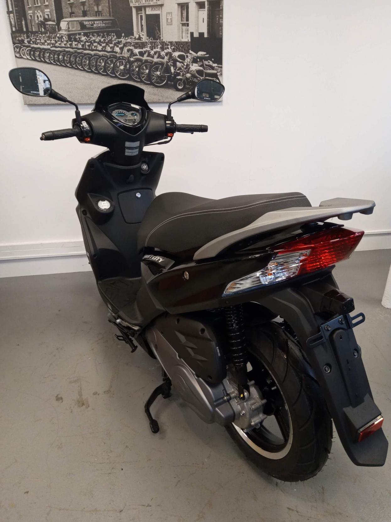 Kymco Agility 125 City +125i CBS Scooter (2006 - )