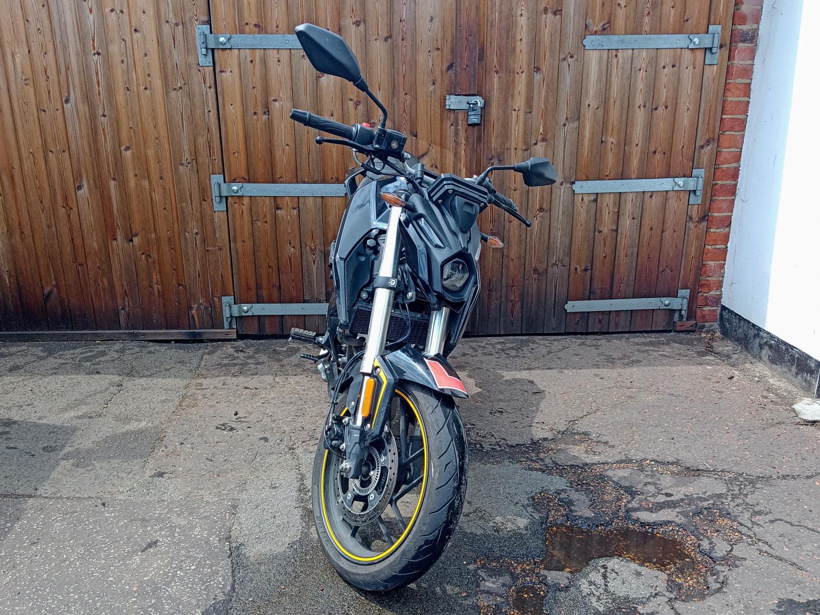 Voge R 125 125 Naked Petrol Manual Euro 5 (14 ps)