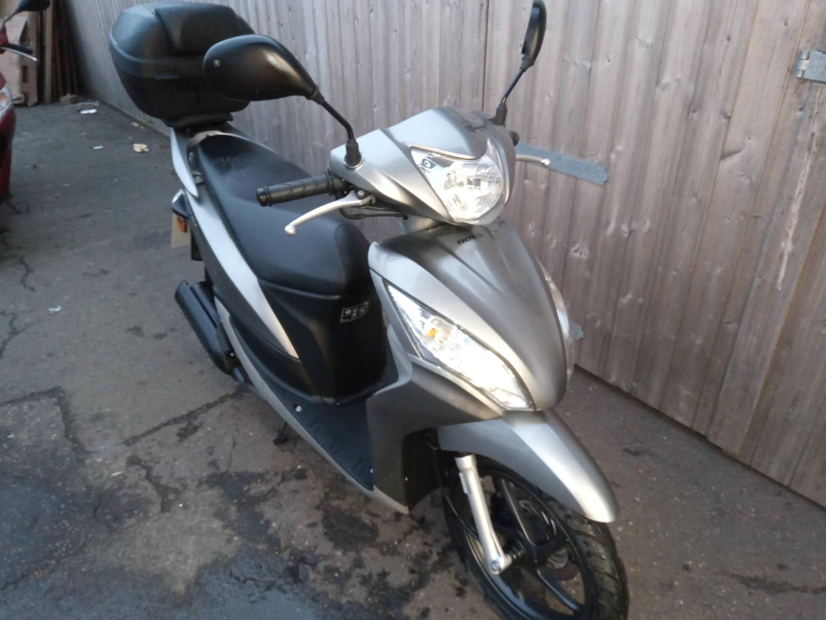 Honda Vision 50 50 Scooter Petrol Automatic (4 ps)