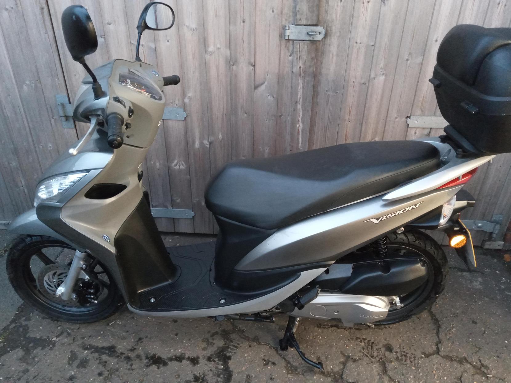 Honda Vision 50 50 Scooter Petrol Automatic (4 ps)