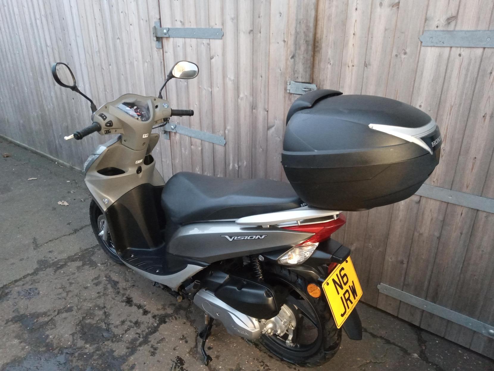 Honda Vision 50 50 Scooter Petrol Automatic (4 ps)