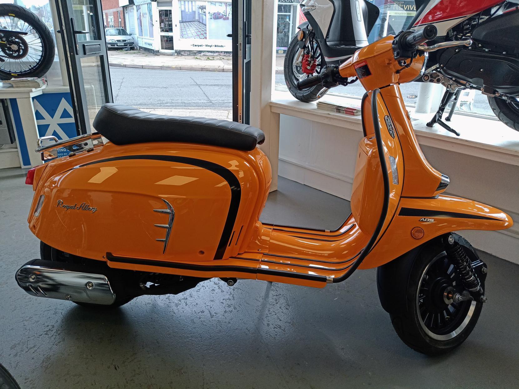 Royal Alloy GT 125 125 Scooter Petrol CVT Euro 5 (9 ps)