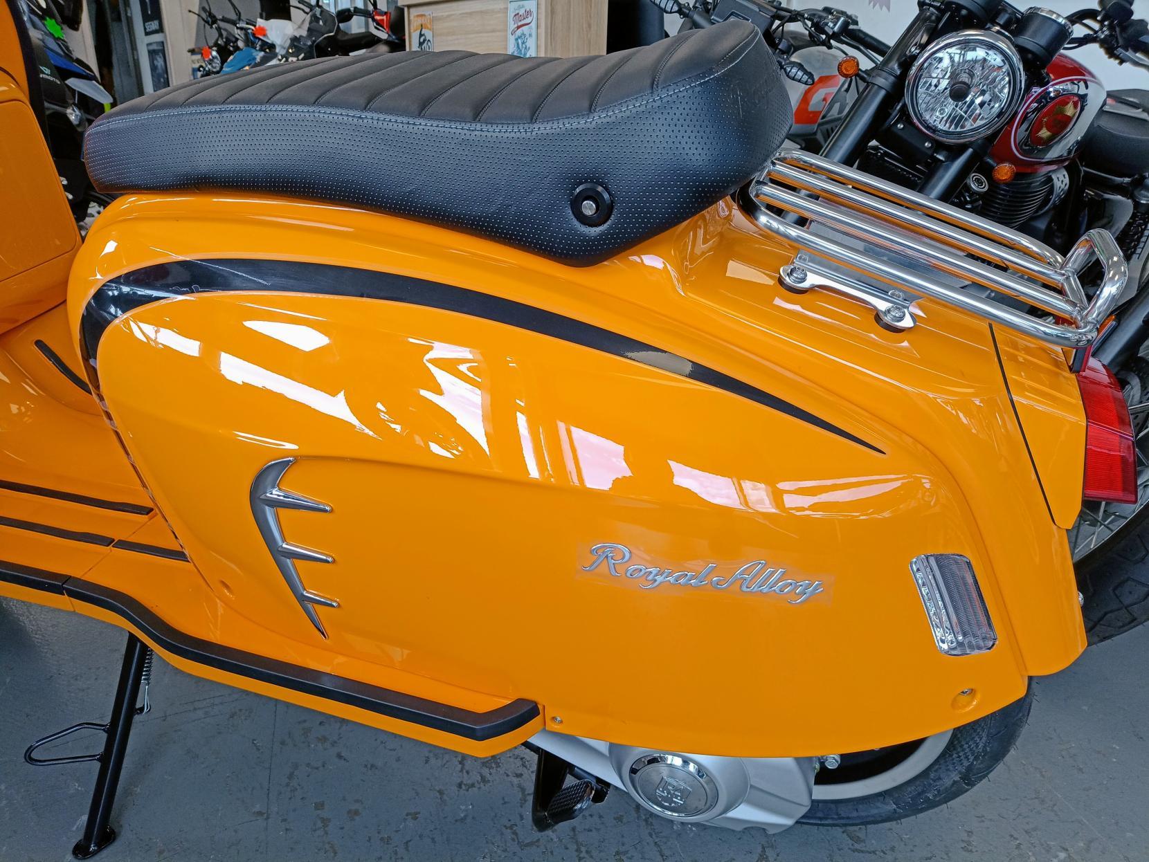 Royal Alloy GT 125 125 Scooter Petrol CVT Euro 5 (9 ps)