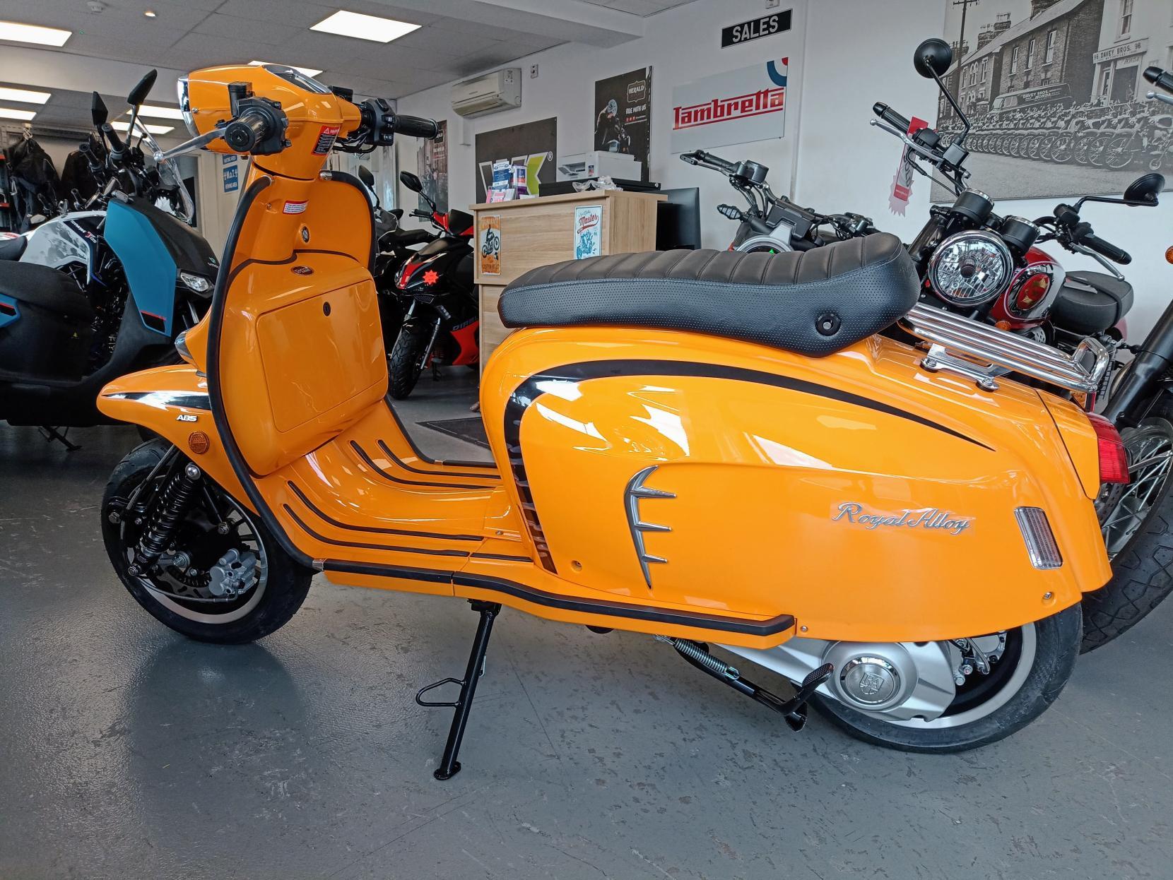 Royal Alloy GT 125 125 Scooter Petrol CVT Euro 5 (9 ps)