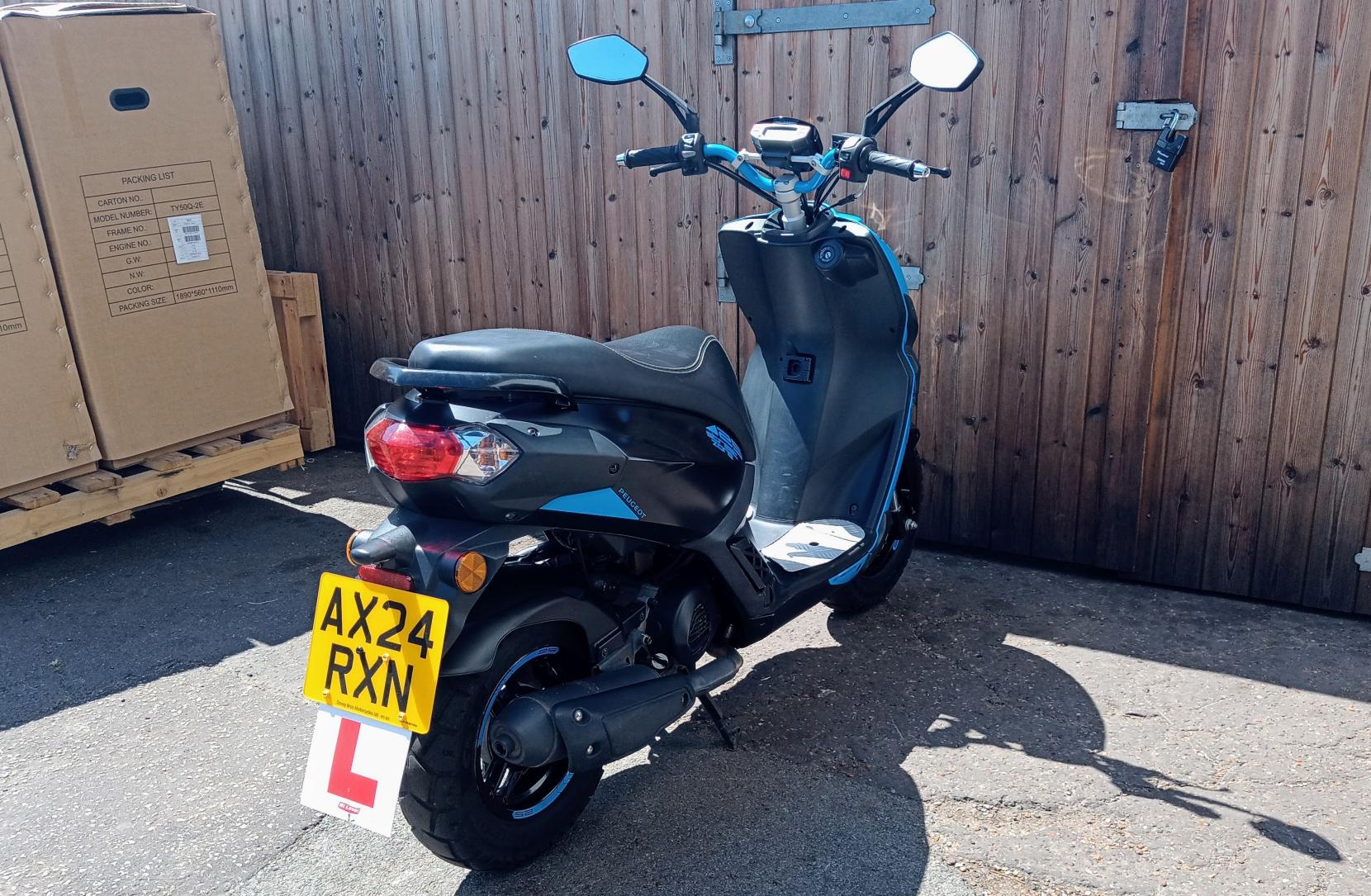 Peugeot Streetzone 50 50 Moped Petrol CVT Euro 5 (3 ps)