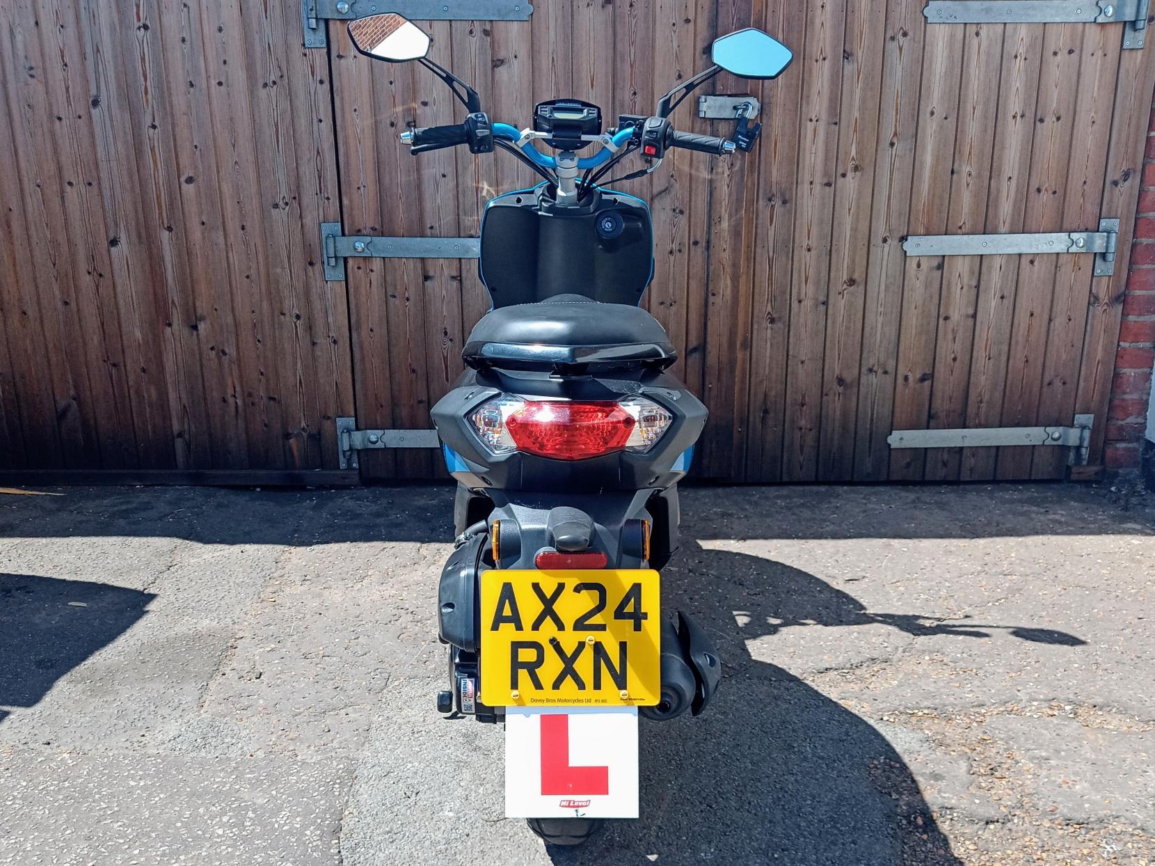 Peugeot Streetzone 50 50 Moped Petrol CVT Euro 5 (3 ps)
