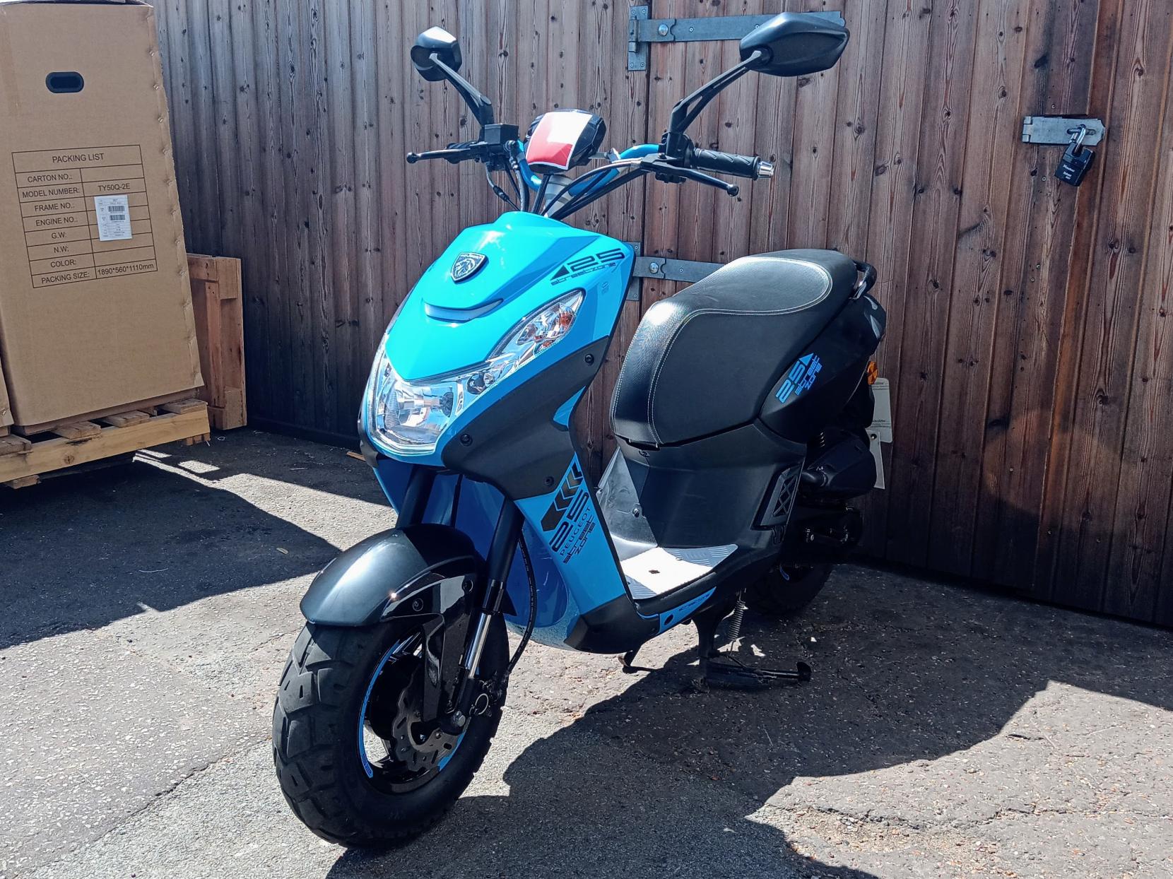 Peugeot Streetzone 50 50 Moped Petrol CVT Euro 5 (3 ps)