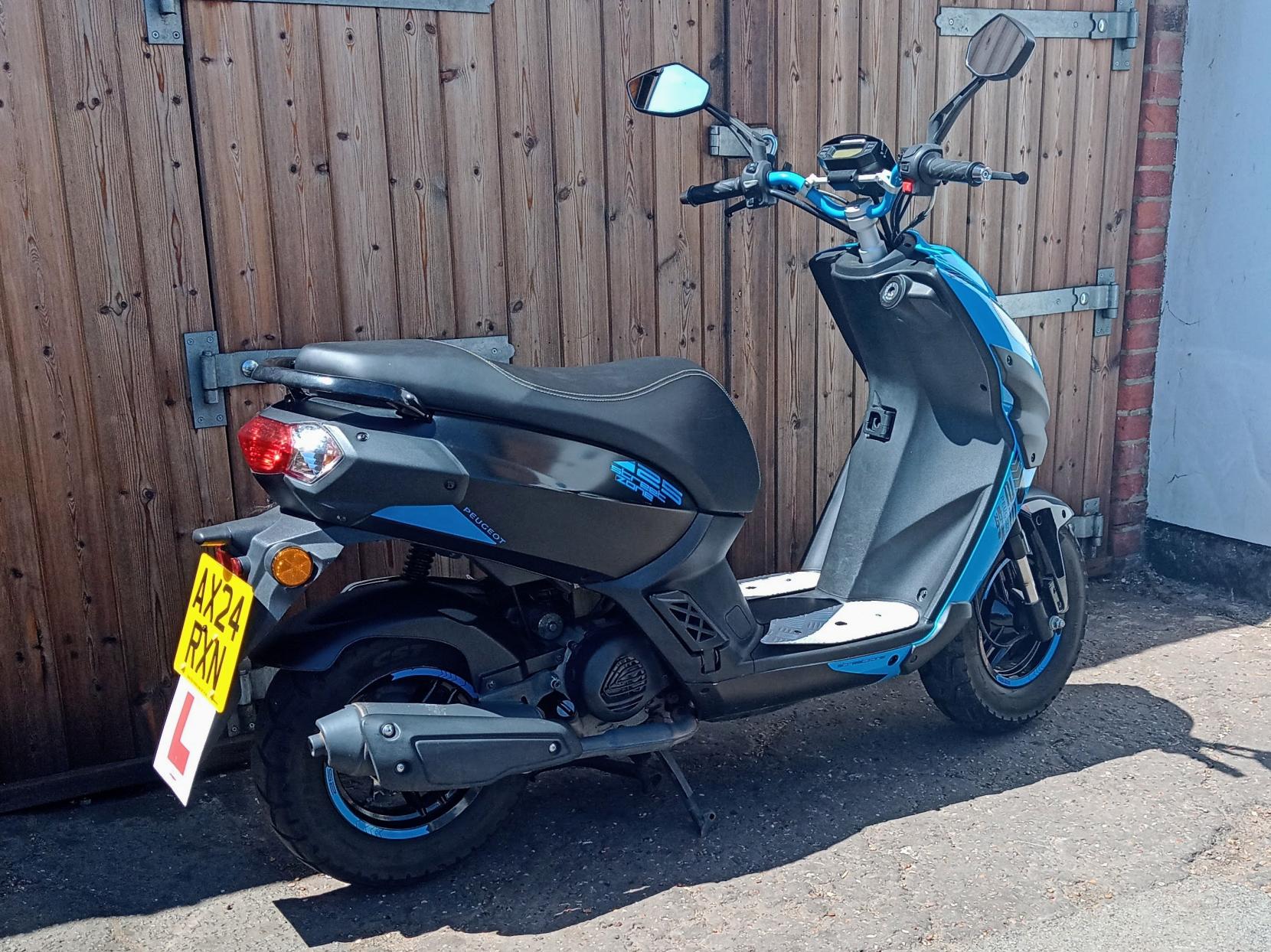 Peugeot Streetzone 50 50 Moped Petrol CVT Euro 5 (3 ps)