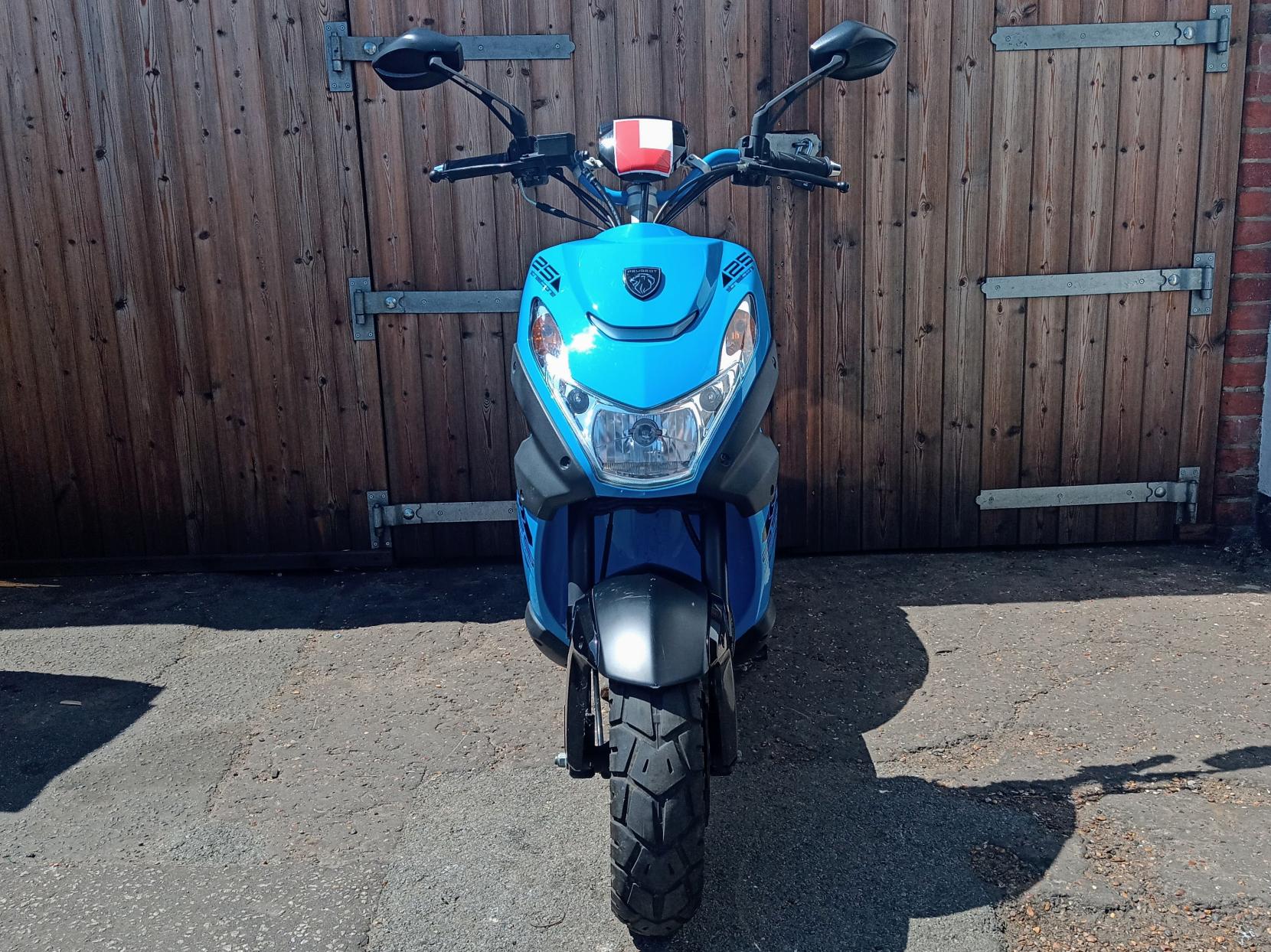 Peugeot Streetzone 50 50 Moped Petrol CVT Euro 5 (3 ps)