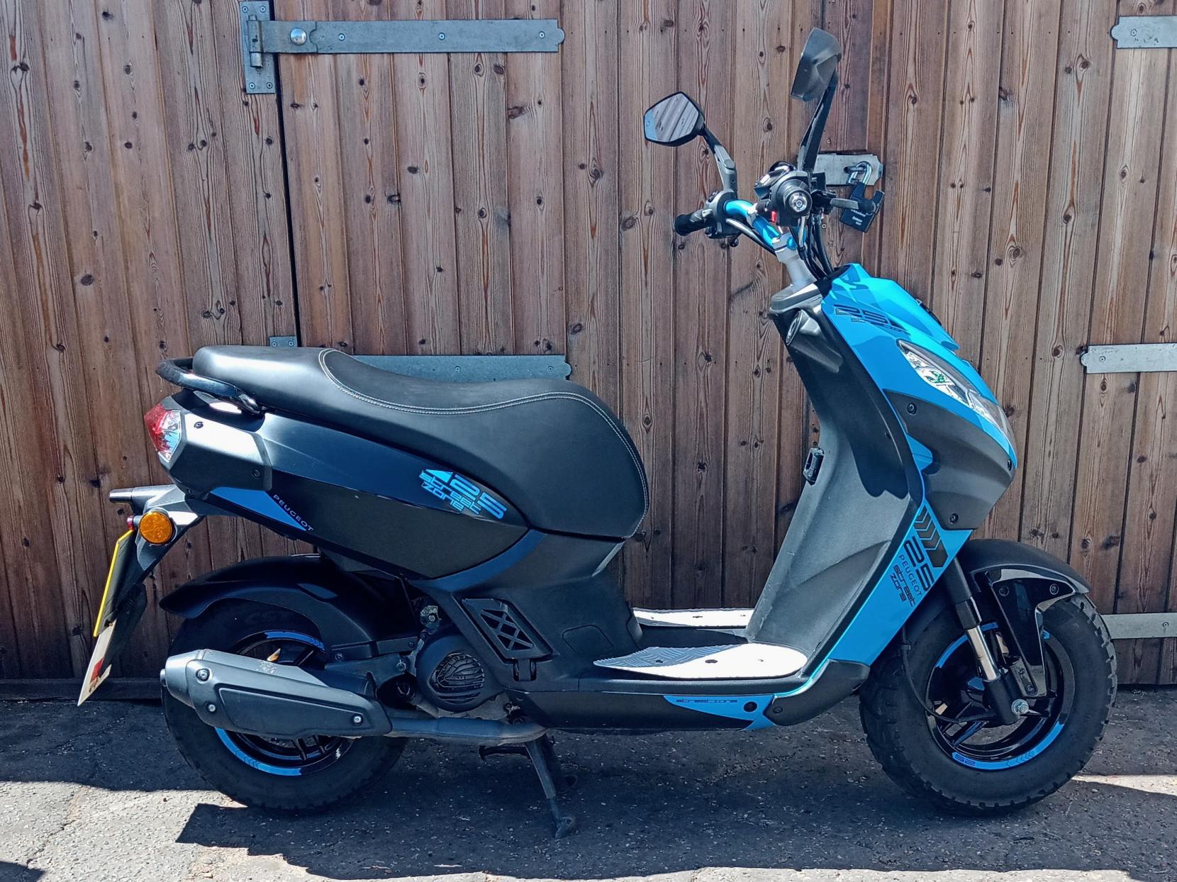 Peugeot Streetzone 50 50 Moped Petrol CVT Euro 5 (3 ps)