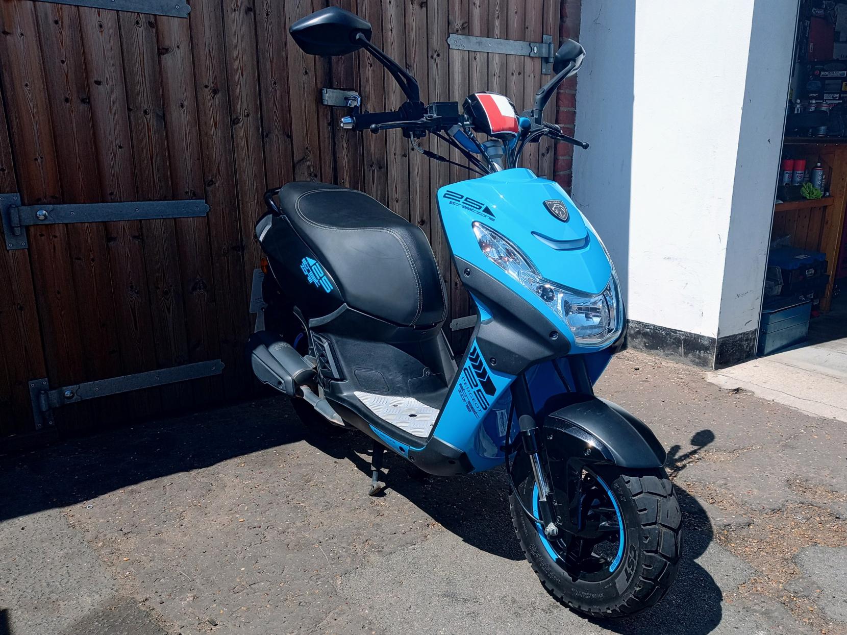 Peugeot Streetzone 50 50 Moped Petrol CVT Euro 5 (3 ps)