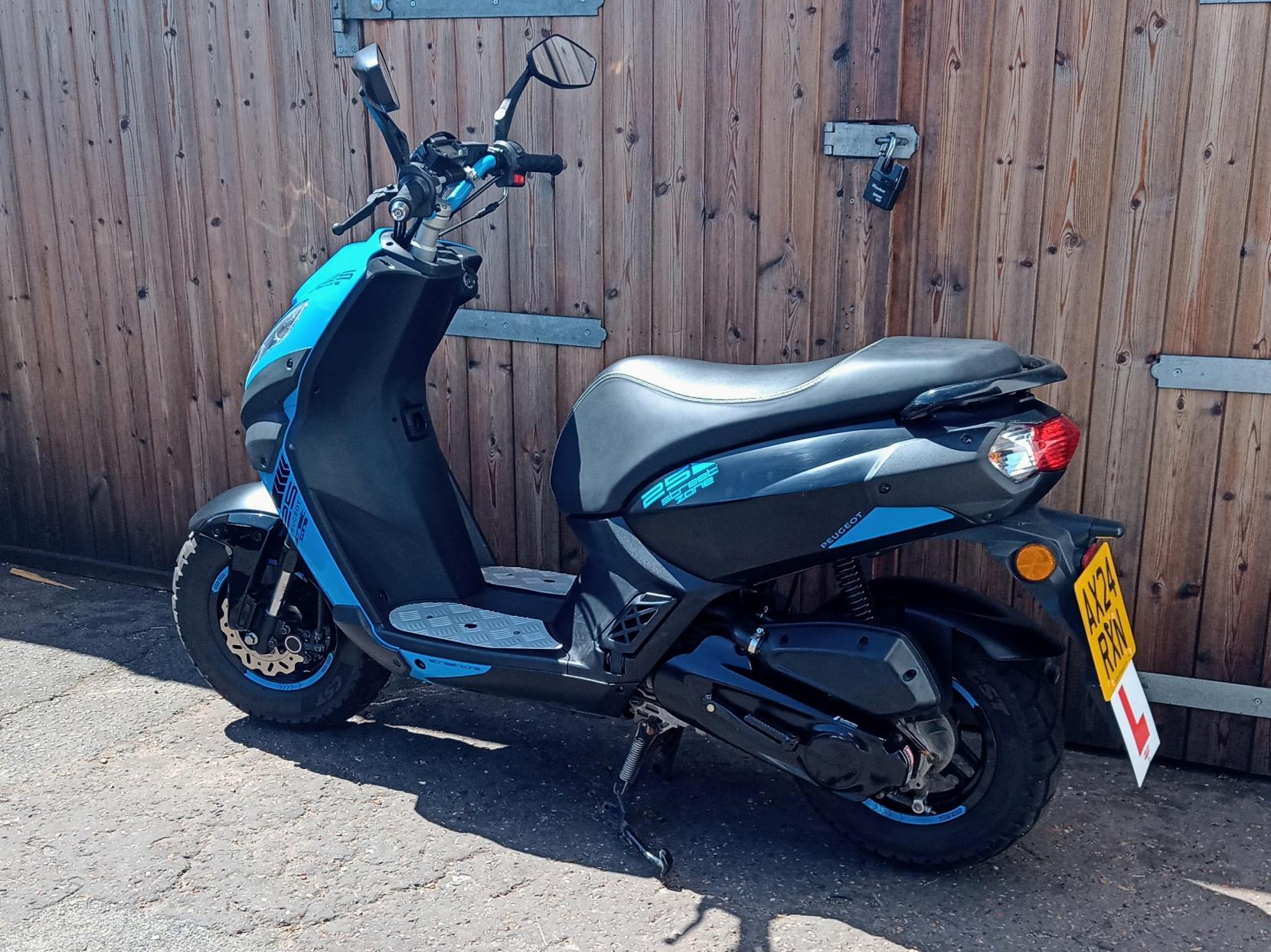 Peugeot Streetzone 50 50 Moped Petrol CVT Euro 5 (3 ps)