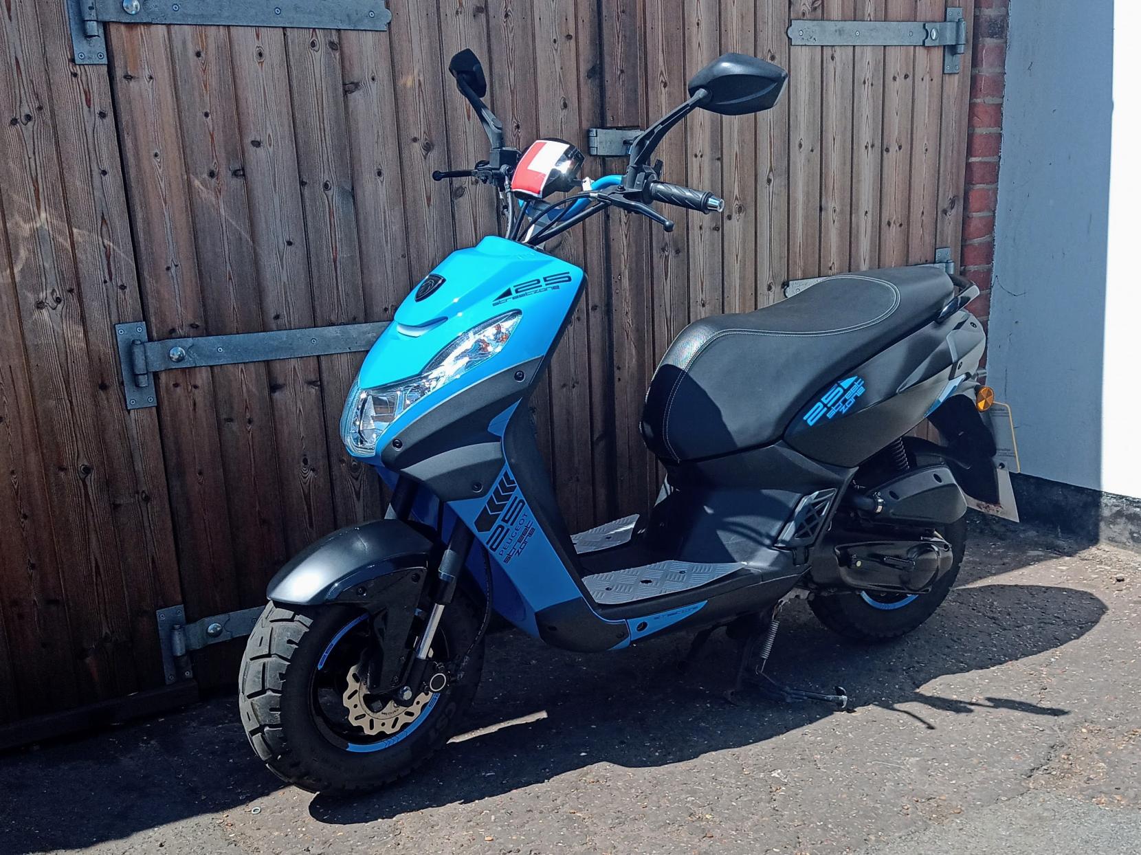 Peugeot Streetzone 50 50 Moped Petrol CVT Euro 5 (3 ps)