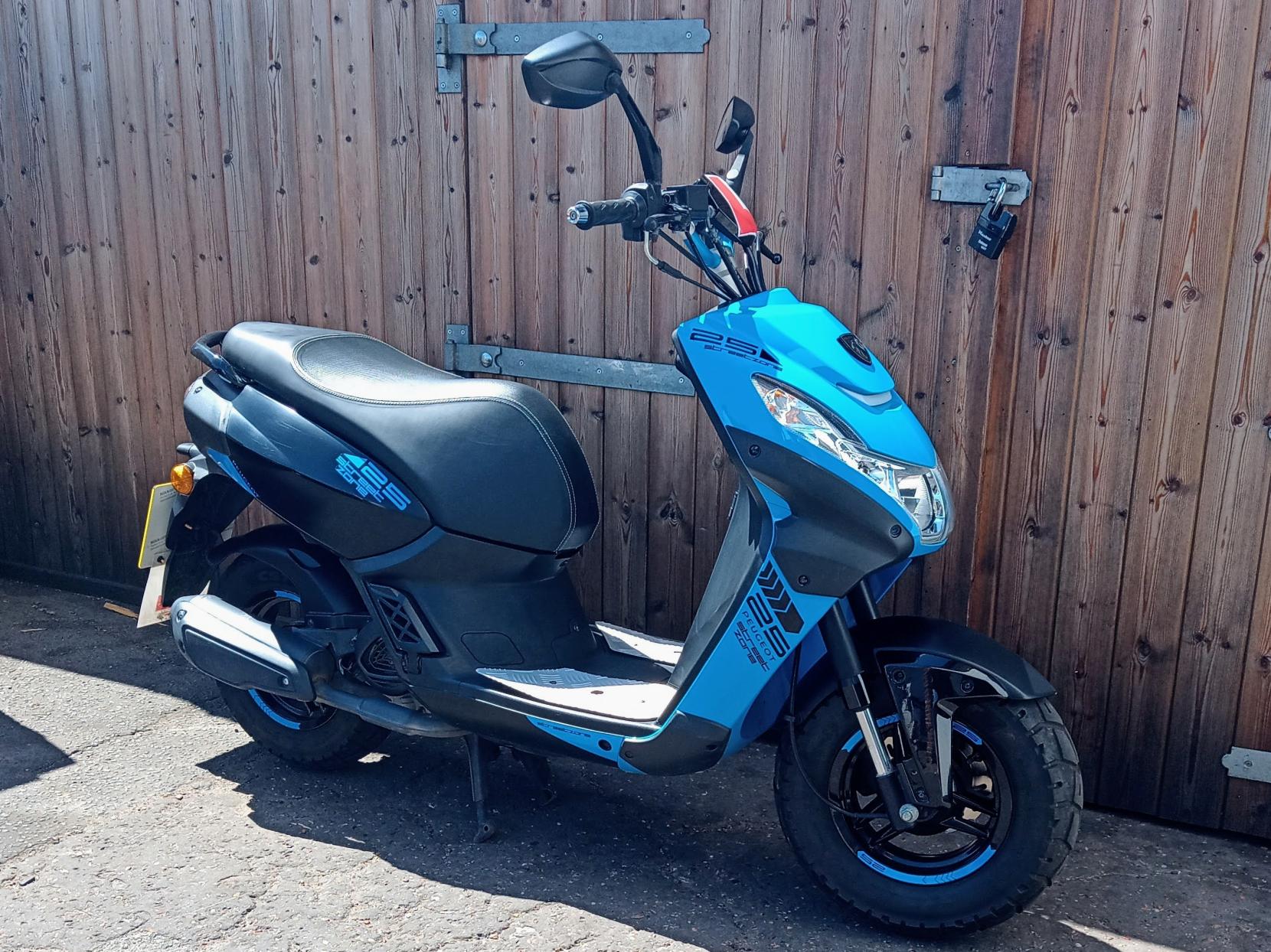 Peugeot Streetzone 50 50 Moped Petrol CVT Euro 5 (3 ps)