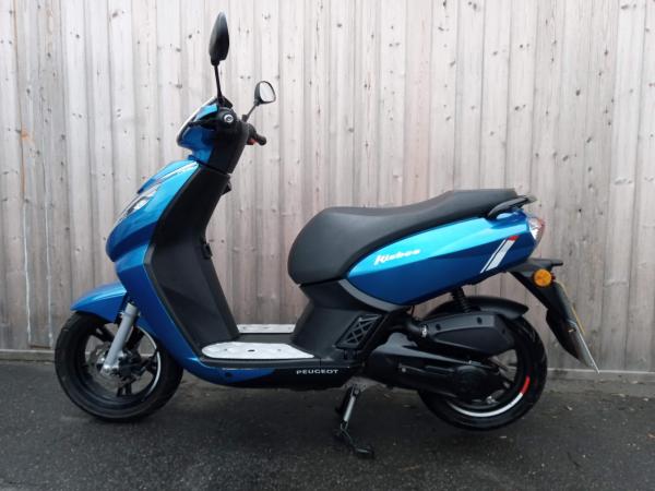 Moped, Scooter, 125cc and Electric Specialists in Ipswich - Davey Brothers